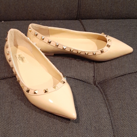 Valentino Garavani Shoes - Valentino Garvani Rockstud Nude shoes